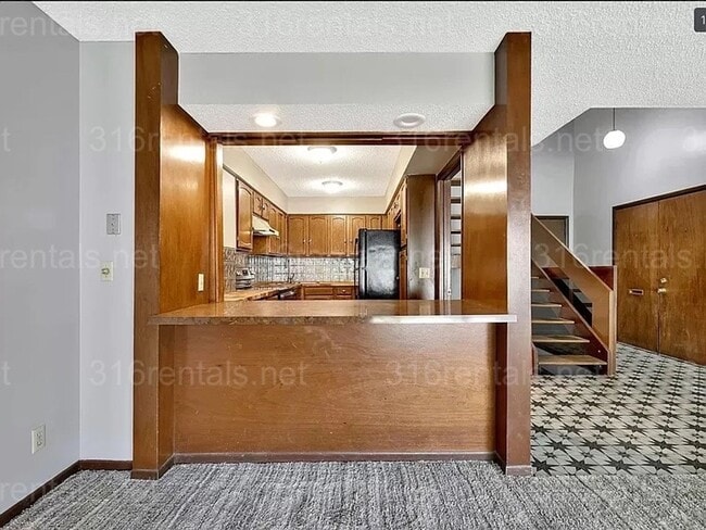 Building Photo - $1545 - 2 bed 2 bath - Duplex located in R...