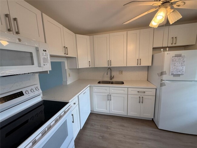 Building Photo - 131 Lake Anne Dr