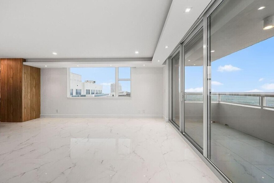 Building Photo - 545 S Fort Lauderdale Beach Blvd