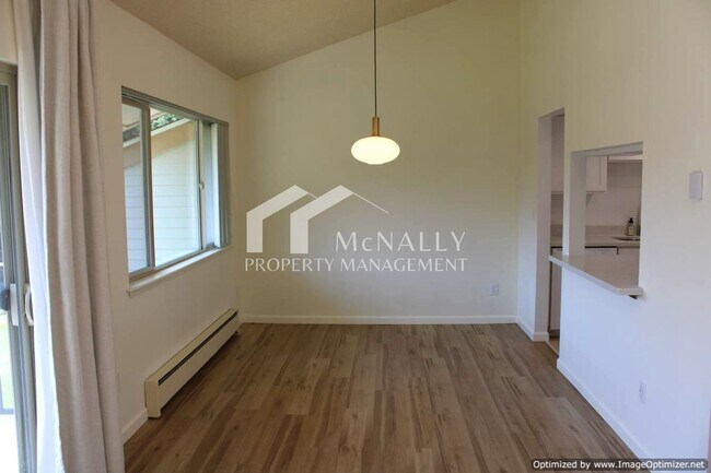 Building Photo - Spacious 3-Bedroom Condo with Detached 1-C...