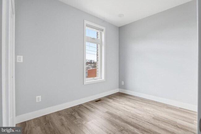 Building Photo - 2602 4th St NE