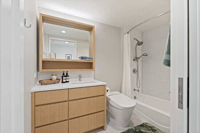 Building Photo - SKY ALA MOANA 3709 - 2 Bedroom & 2 Bathroom