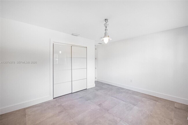 Building Photo - 5801 SW 44th Terrace