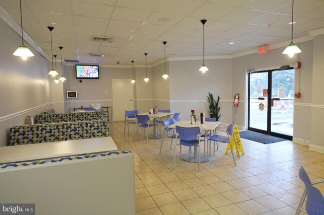 Building Photo - 205 Yoakum Pkwy