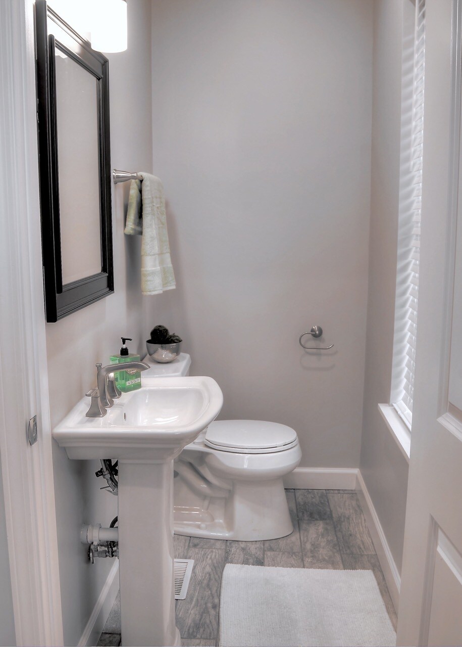 Building Photo - 323 Parkwood Ave