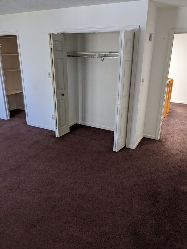 Building Photo - 1709 E Willow Ct