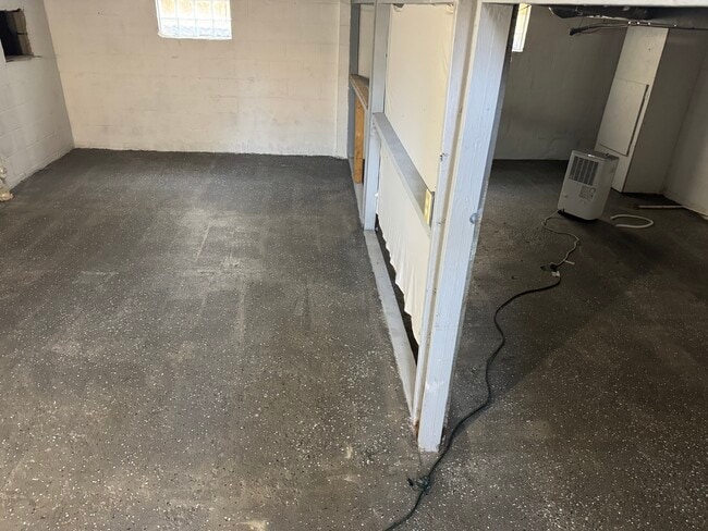 Building Photo - 1596 S Champion Ave