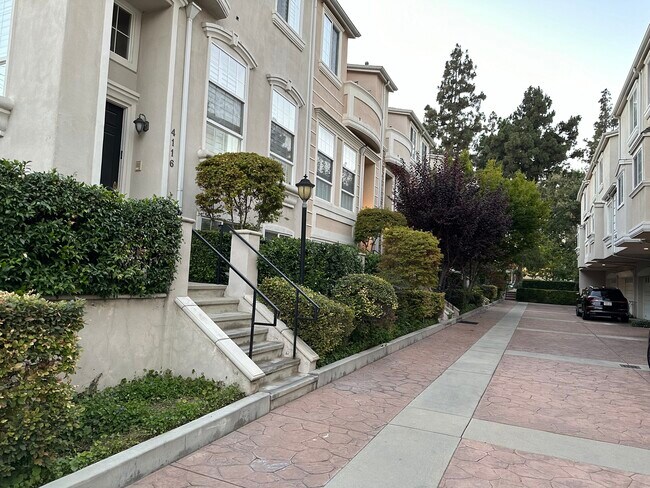 Exterior - 4118 W Kling St