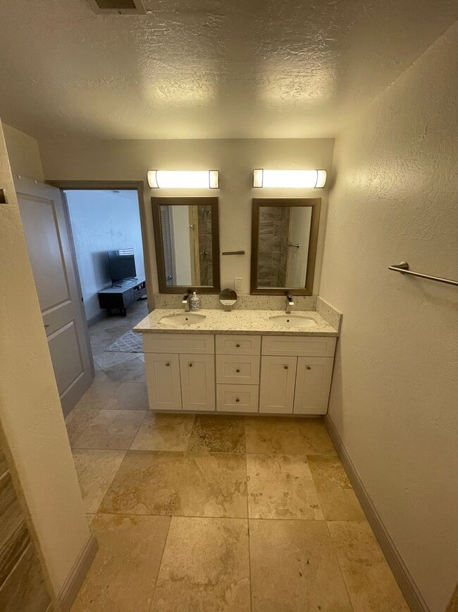 Building Photo - AVAILBLE NOW!! Fully Furnished Desert Gem!