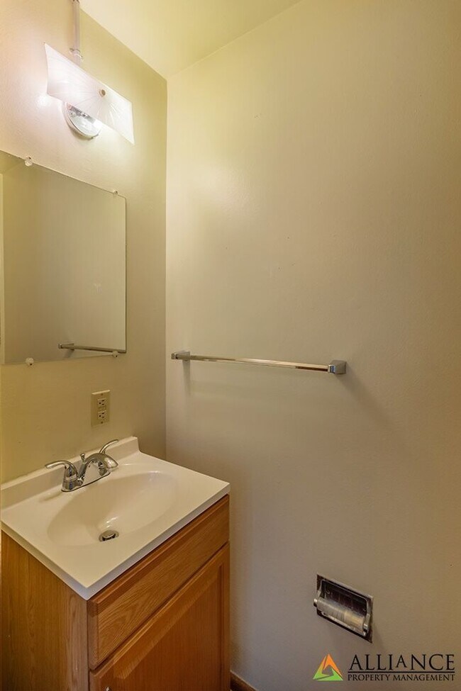 Building Photo - Houston St. 1725 -27