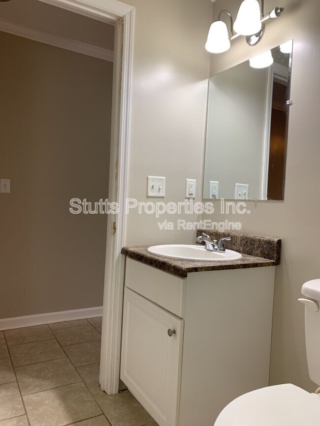 Building Photo - 414 Hermitage Dr