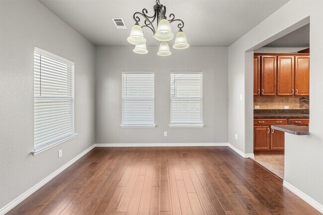 Building Photo - 500 Braewick Dr