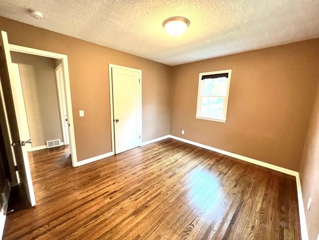 Building Photo - Single-Family Home Minutes from Saint Mary's!