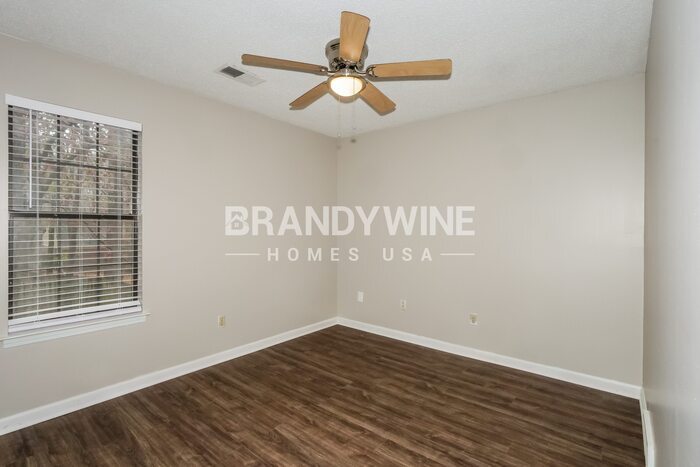 Building Photo - 5762 Riverhead Ave