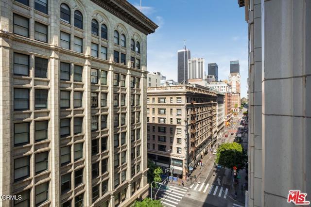 Building Photo - 460 S Spring St