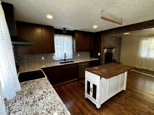 Building Photo - Charming Home in Athmar Park