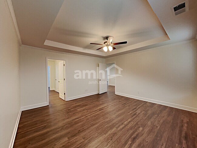 Building Photo - 4513 Tarpon Dr
