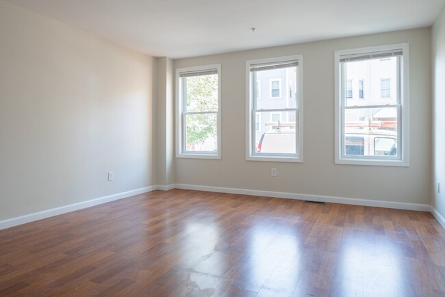 Building Photo - 45 Chelsea St