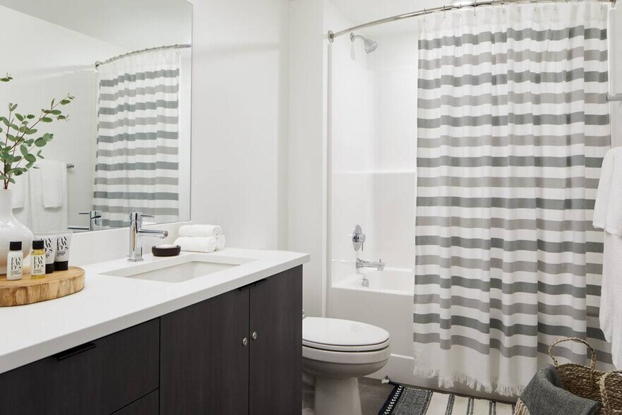 Building Photo - 1122 Madison St