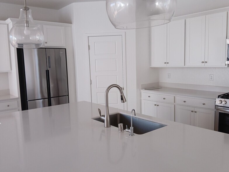 Building Photo - 1184 Atlantica Dr S