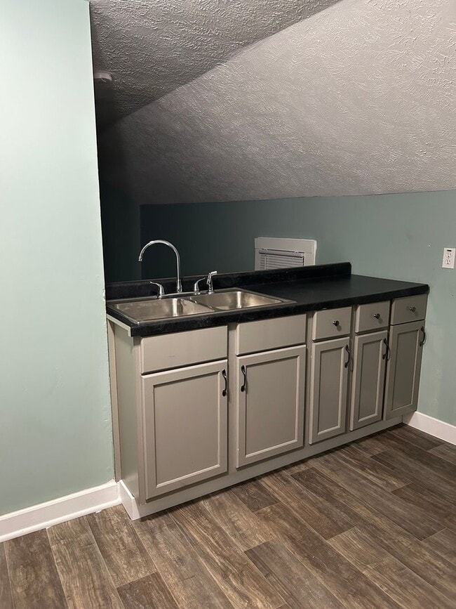 Building Photo - Unique 3-Bedroom, 2-Bathroom Home with Mother-In-Law Suite – $1,600/Month