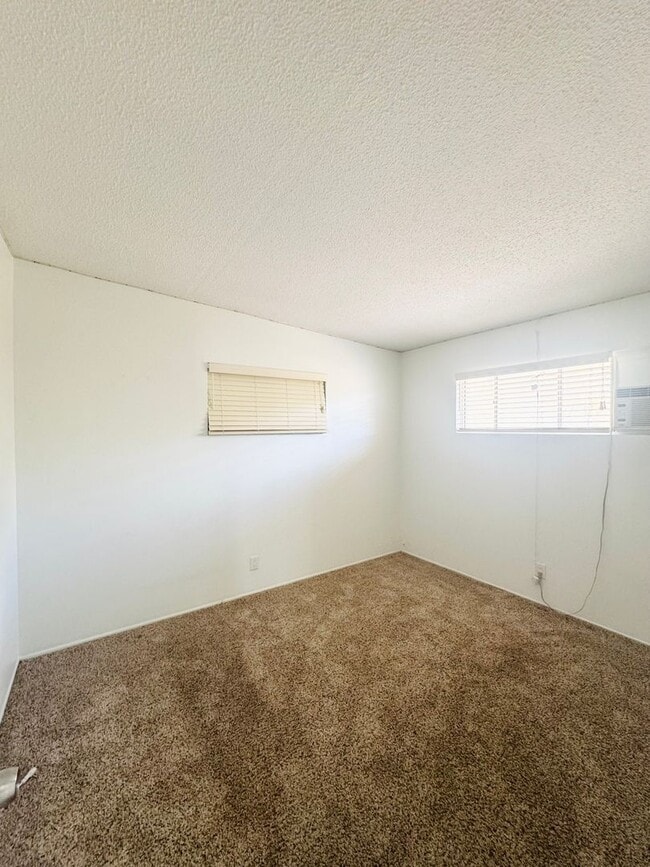 Building Photo - Clean and Lovely 2 Bedroom 1 Bathroom