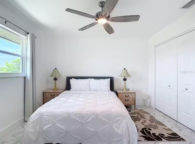 Building Photo - 9308 President Cir