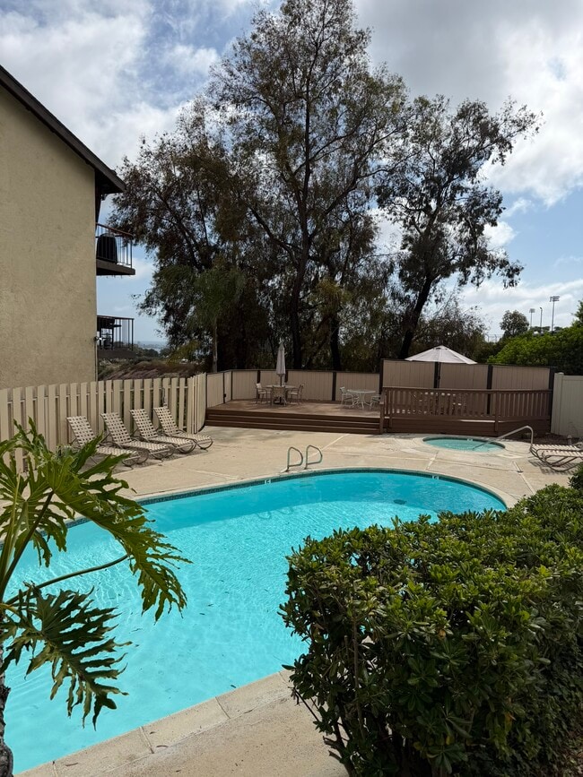 Building Photo - 3652 Clairemont Dr