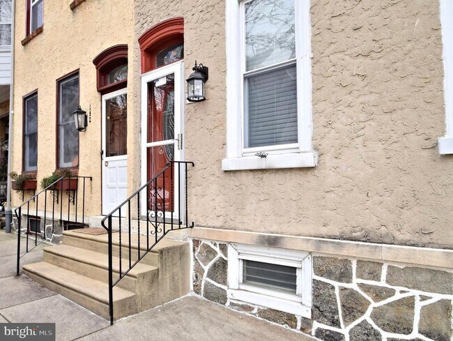 Building Photo - 140 Kalos St