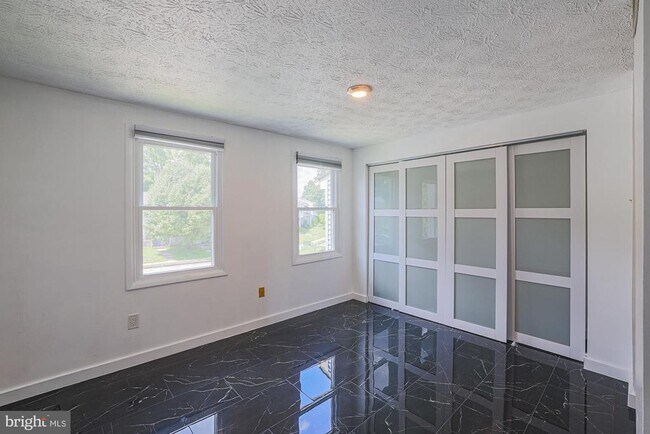 Building Photo - 9 Stillwood Cir