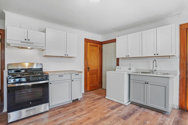 Building Photo - 108 Barnum Ter