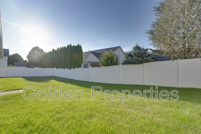 Building Photo - 2545 W Blueberry Cir