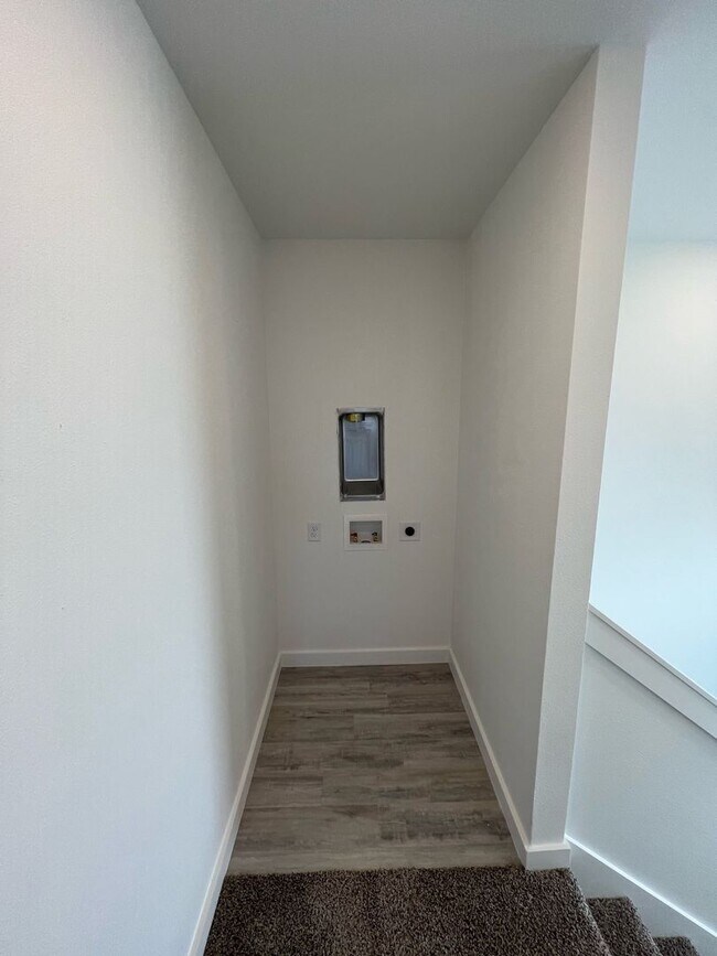 Building Photo - 1/2 Off First Month's Rent by 1/15/2026!! Featherston Village - Modern Living - 2 Bedroom/2.5 Bath