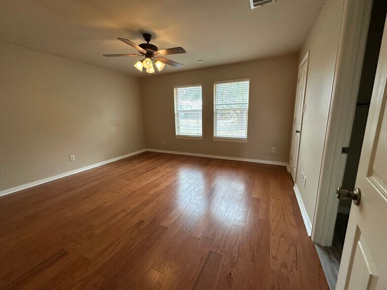 Building Photo - 3011 Lockmoor Ln