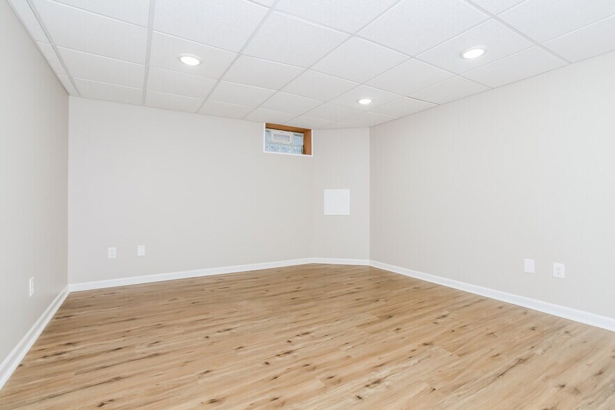 Building Photo - 6682 Warriner Way