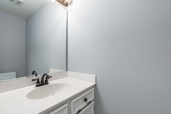 Building Photo - 509 Holly Ridge Ln