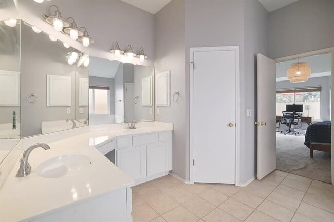 Building Photo - 10715 Galsworthy Ln
