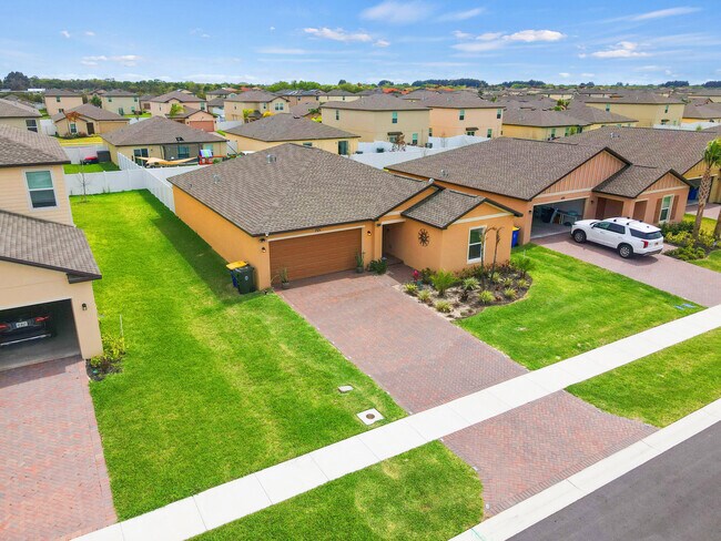 Building Photo - 701 Carlyle Wy