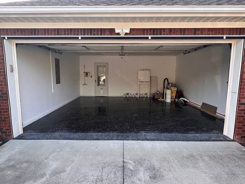 Building Photo - 105 Ashton Ct