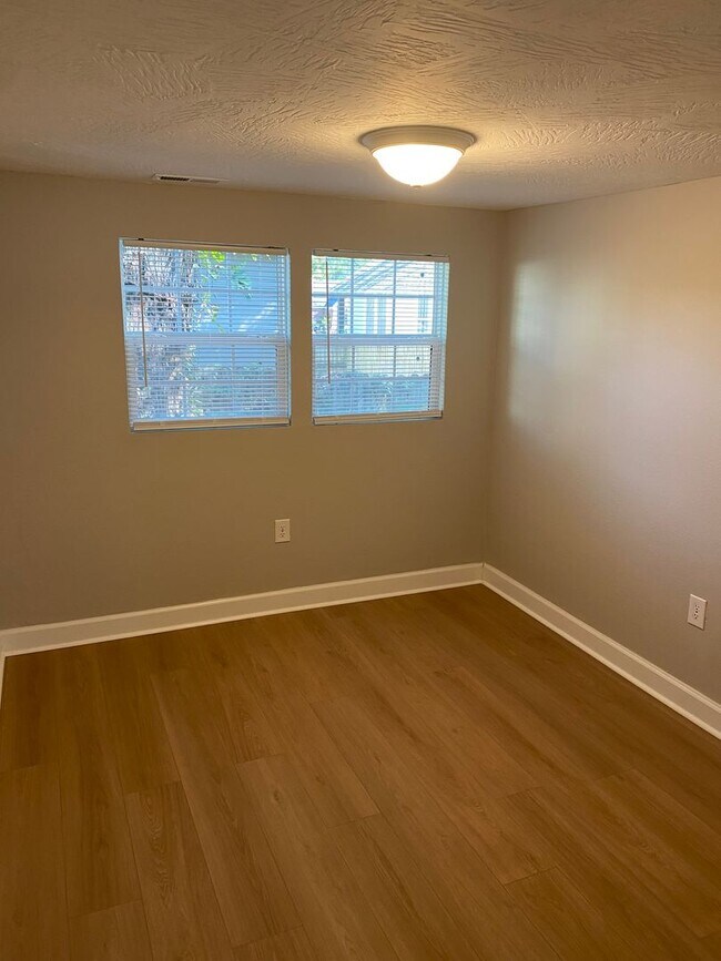 Building Photo - Fully Remodeled 2-Bedroom Home Near Grant ...