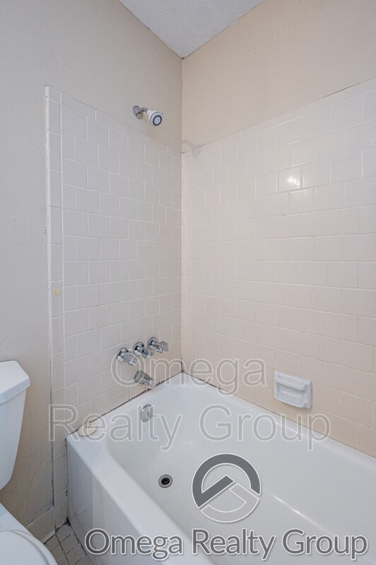 Building Photo - 5917 Carmel Dr