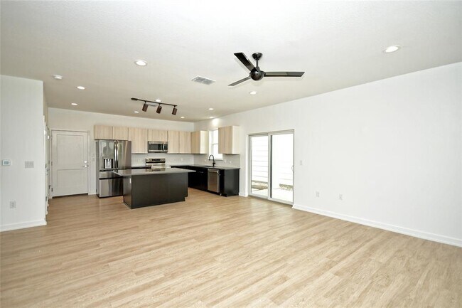 Building Photo - 7601 Cooper Ln
