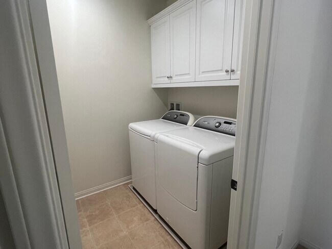 Building Photo - 2404 Sanabria Ln