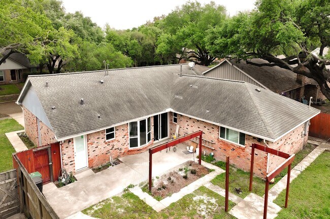 Building Photo - 8335 Langdon Ln