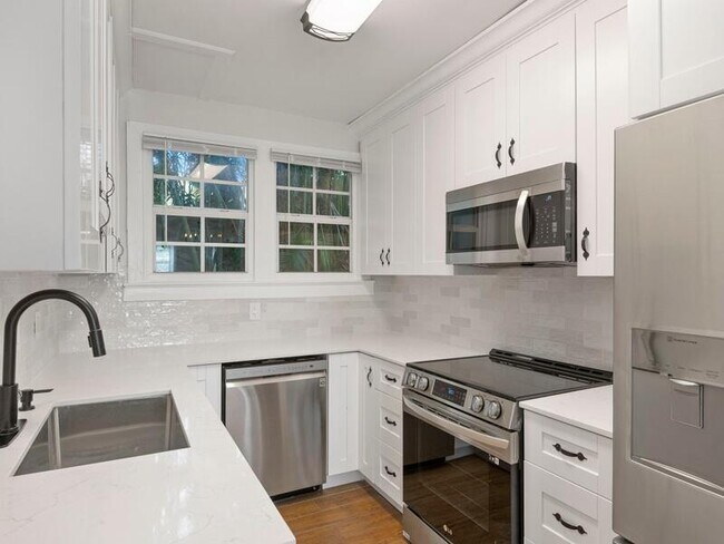 Building Photo - 209 Lytton Ct