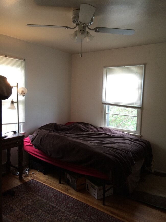 Building Photo - 3 Blocks from CU! Great South Boulder Location Preleasing for August 1st 2026