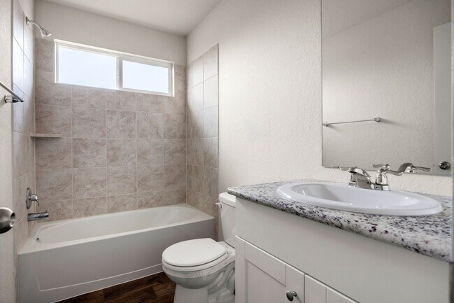 Building Photo - Like New, Open Floorplan, Greenbelt!!!