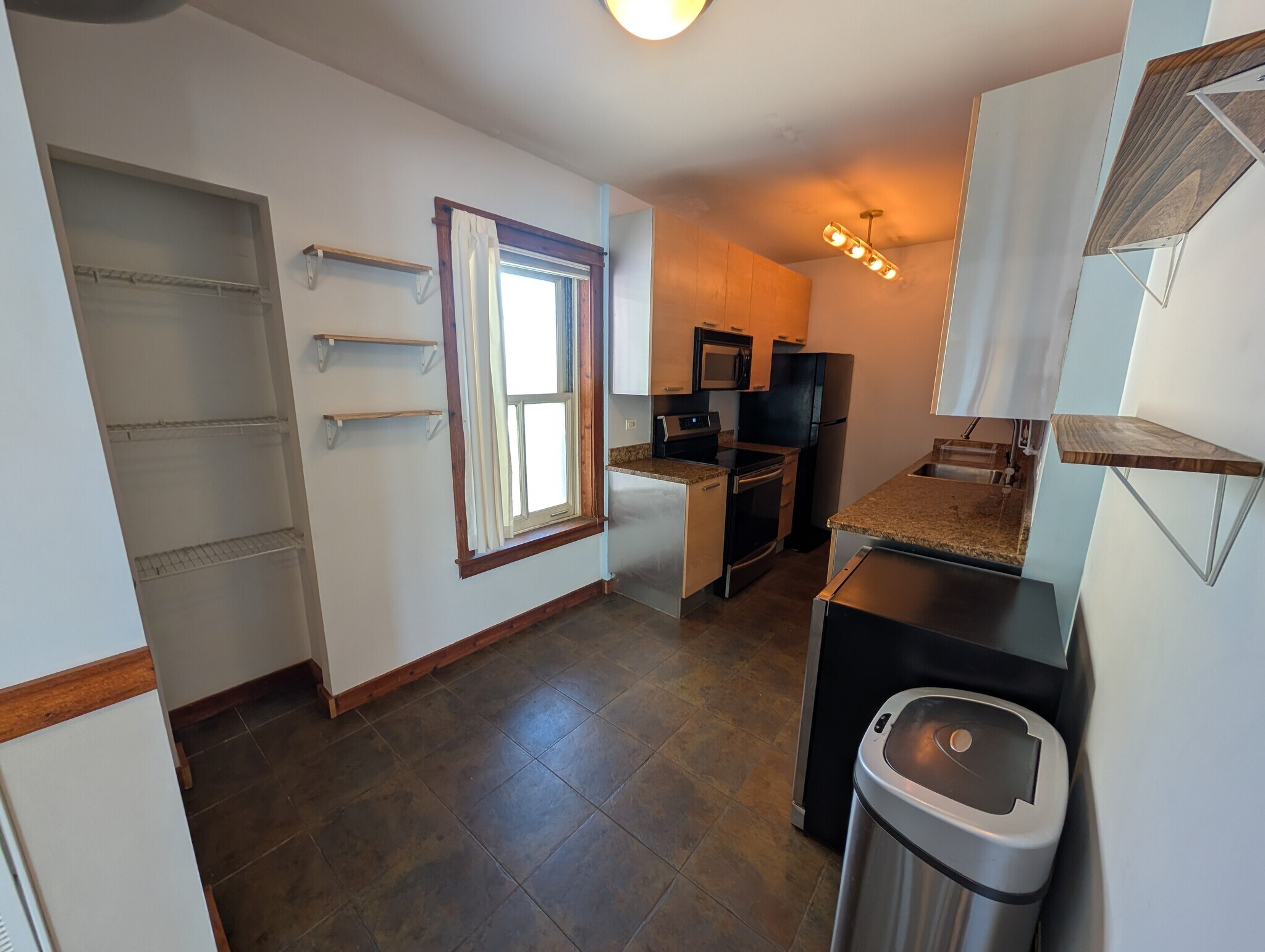 View of the kitchen - 5400 S Harper Ave
