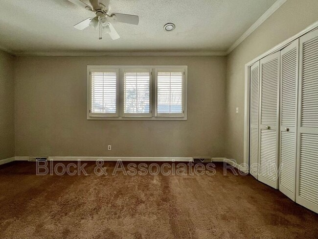 Building Photo - 207 Forest View Ct