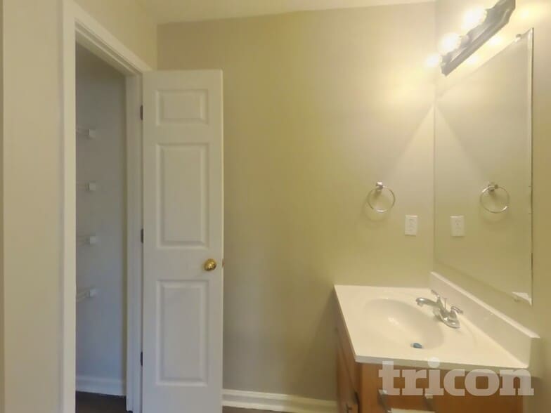 Building Photo - 125 Kennedy Dr